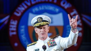 Làm sao để thay đổi thế giới - Đô đốc William Harry McRaven | Trung Notes