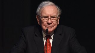Warren Buffett Đầu Tư và Bài Học 2 triệu USD | Trung Notes
