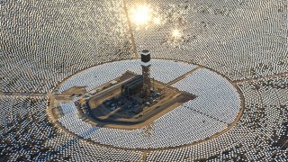 Nhà máy khai thác năng lượng mặt trời Crescent Dunes sa mạc Nevada  | Trung Notes
