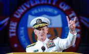 Làm sao để thay đổi thế giới - Đô đốc William Harry McRaven | Trung Notes